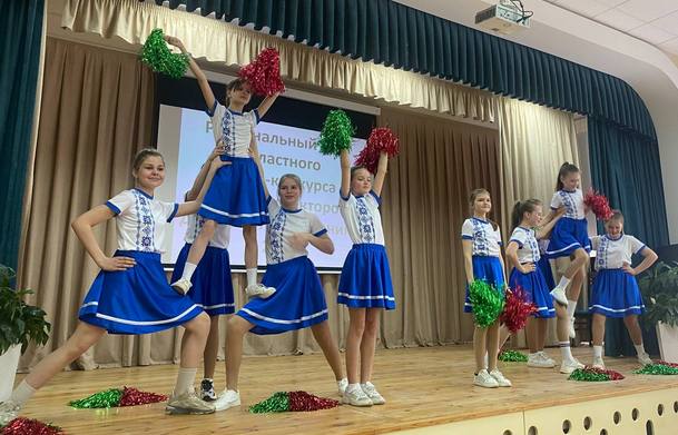 photo 5330571799437625497 y