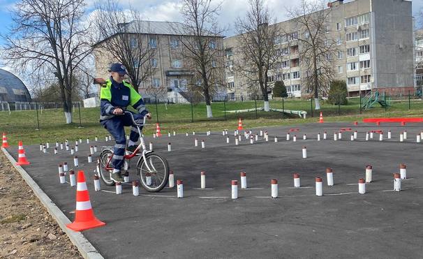 photo 5330571799437625500 y