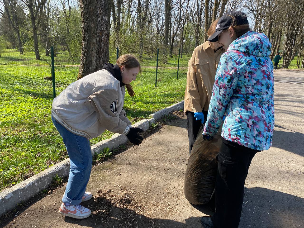 photo 5330571799437625525 y