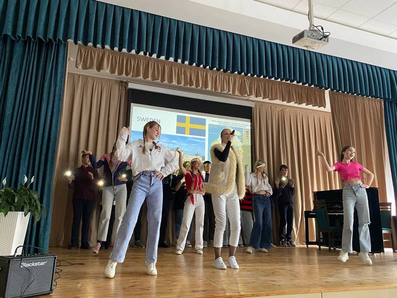 photo 5395849800483720730 y